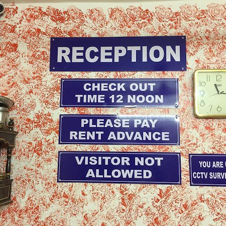 Karam Durga Guest House Нью-Дели Экстерьер фото