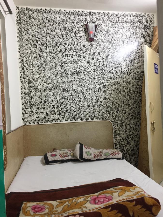 Karam Durga Guest House Нью-Дели Экстерьер фото