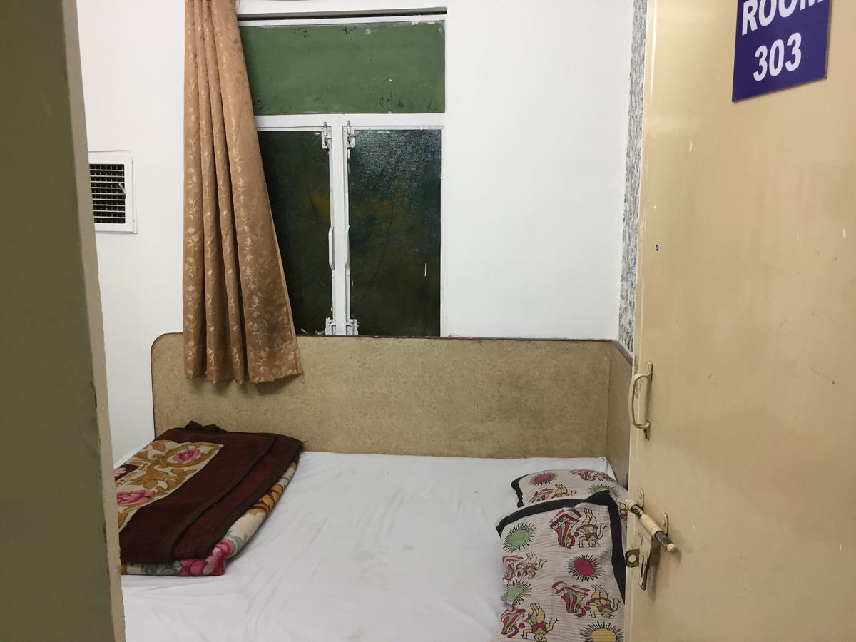 Karam Durga Guest House Нью-Дели Экстерьер фото