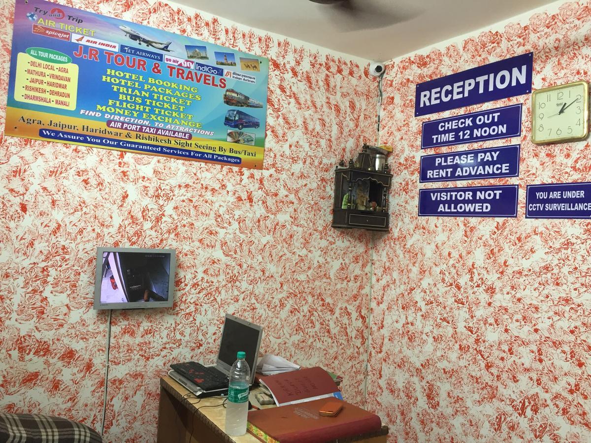 Karam Durga Guest House Нью-Дели Экстерьер фото