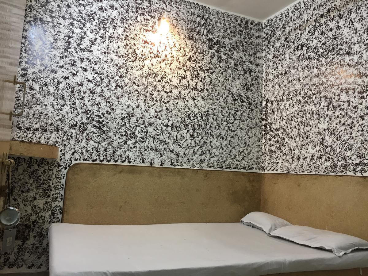 Karam Durga Guest House Нью-Дели Экстерьер фото